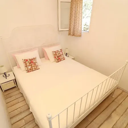 Greenside Lumi Vela Luka