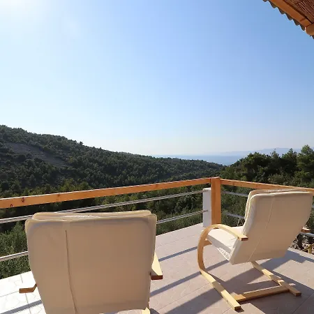 Greenside Lumi Chalet *