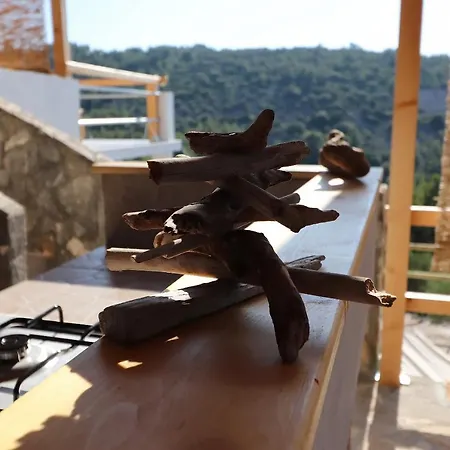 Greenside Lumi Chalet