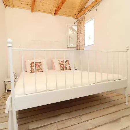 Greenside Lumi Chalet Vela Luka