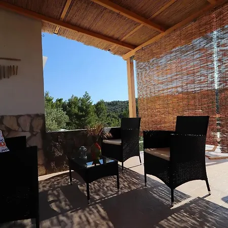 Greenside Lumi Chalet