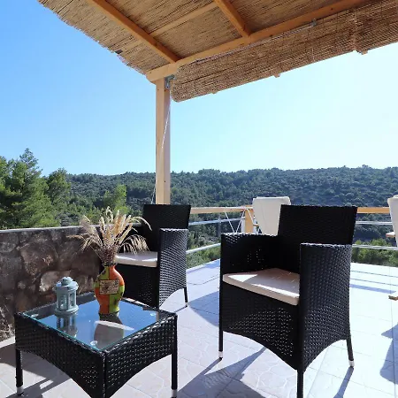 Greenside Lumi Chalet *