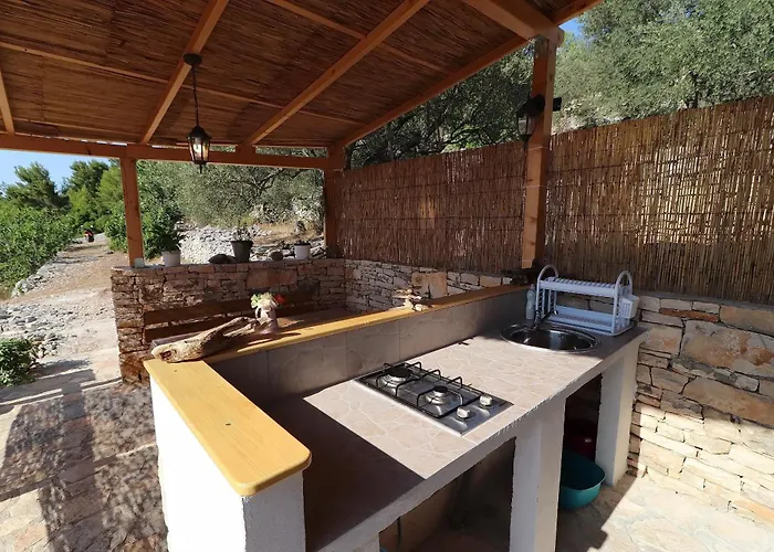 Greenside Lumi Chalet