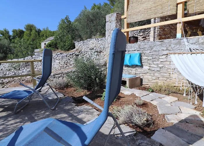 Greenside Lumi Chalet